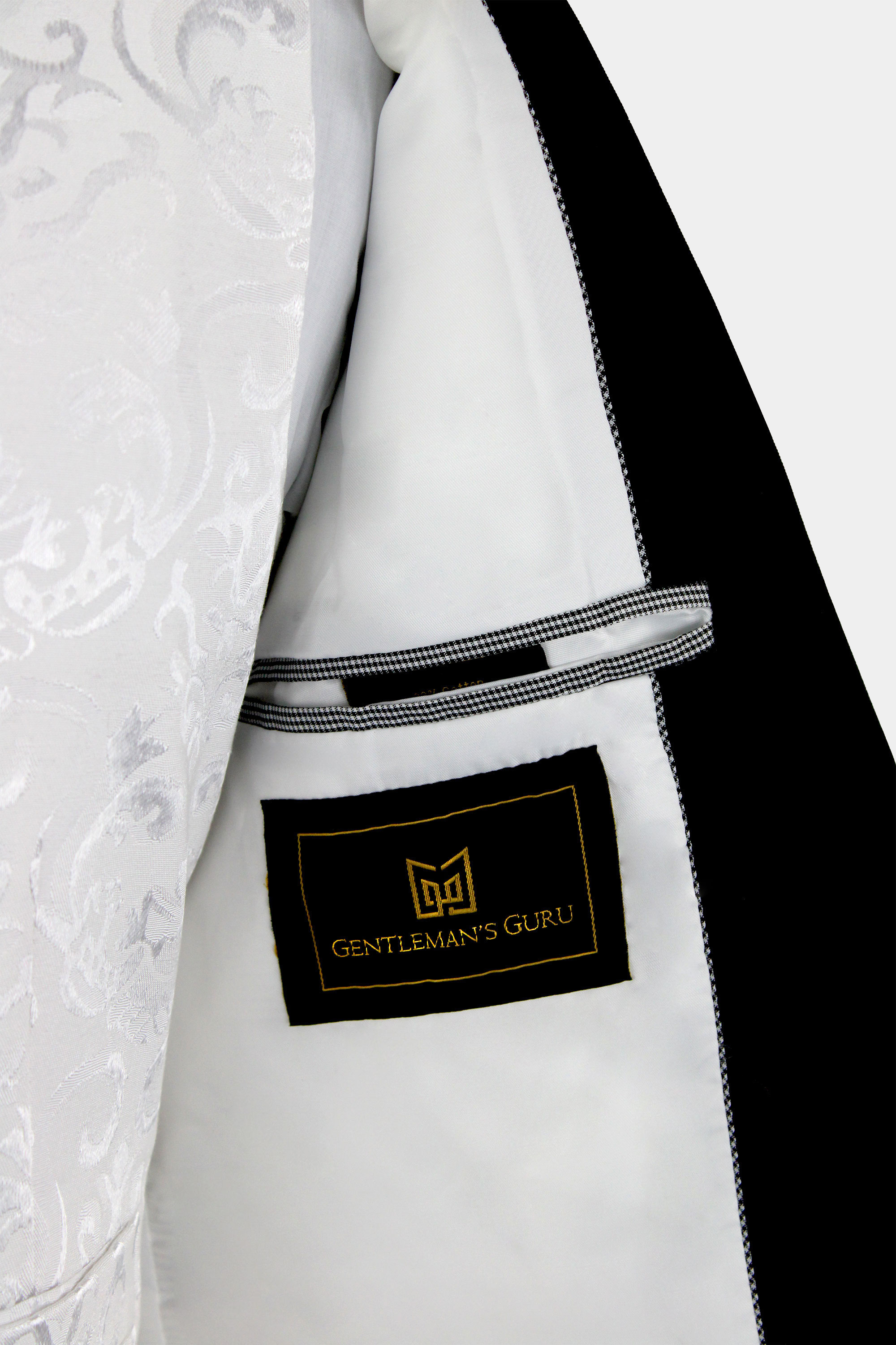 Inside-White-Tuxedo-Suit-from-Gentlemansguru.com_
