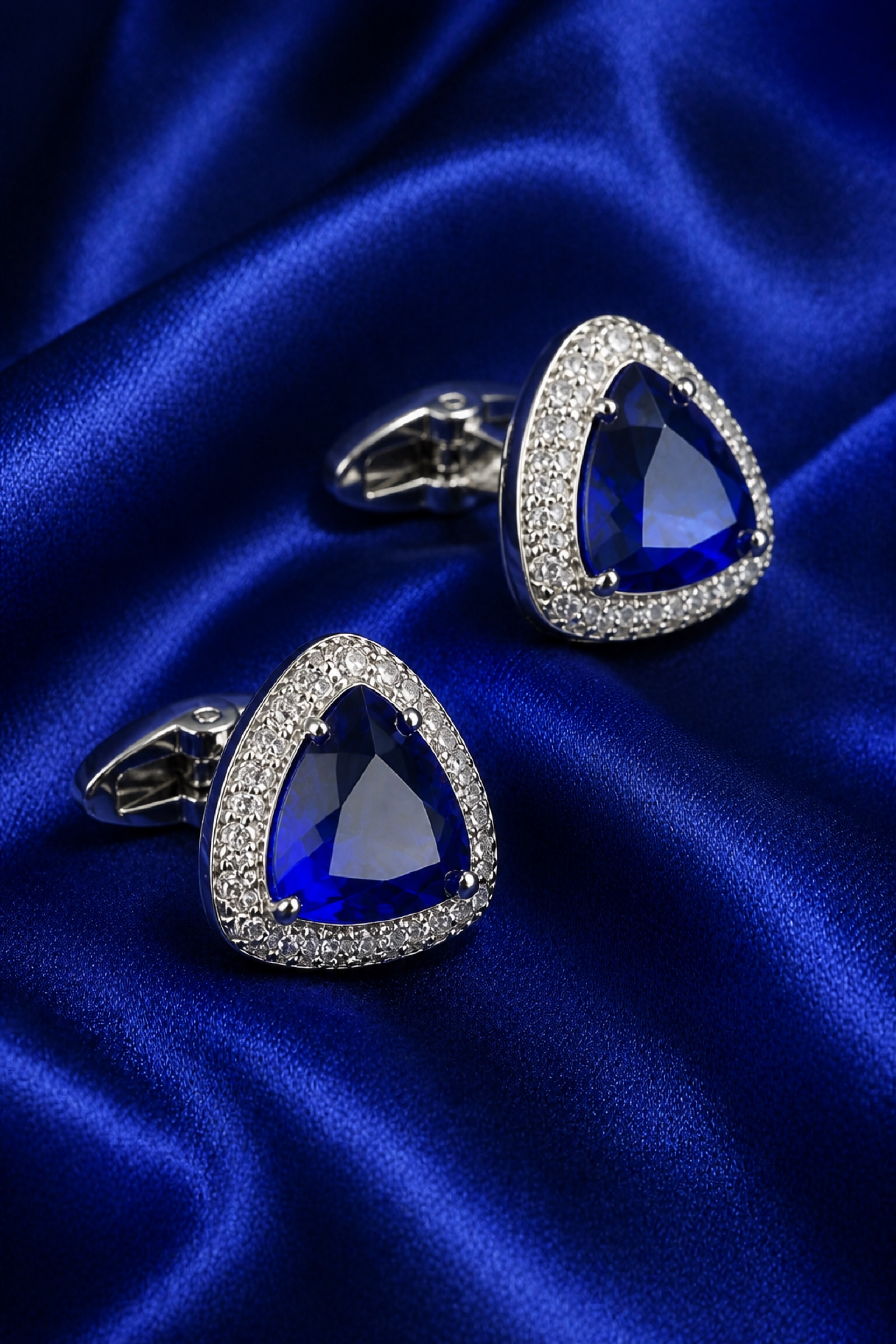 Royal Blue Crystal Cufflinks Groomsmen Gift from Gentlemansguru.com