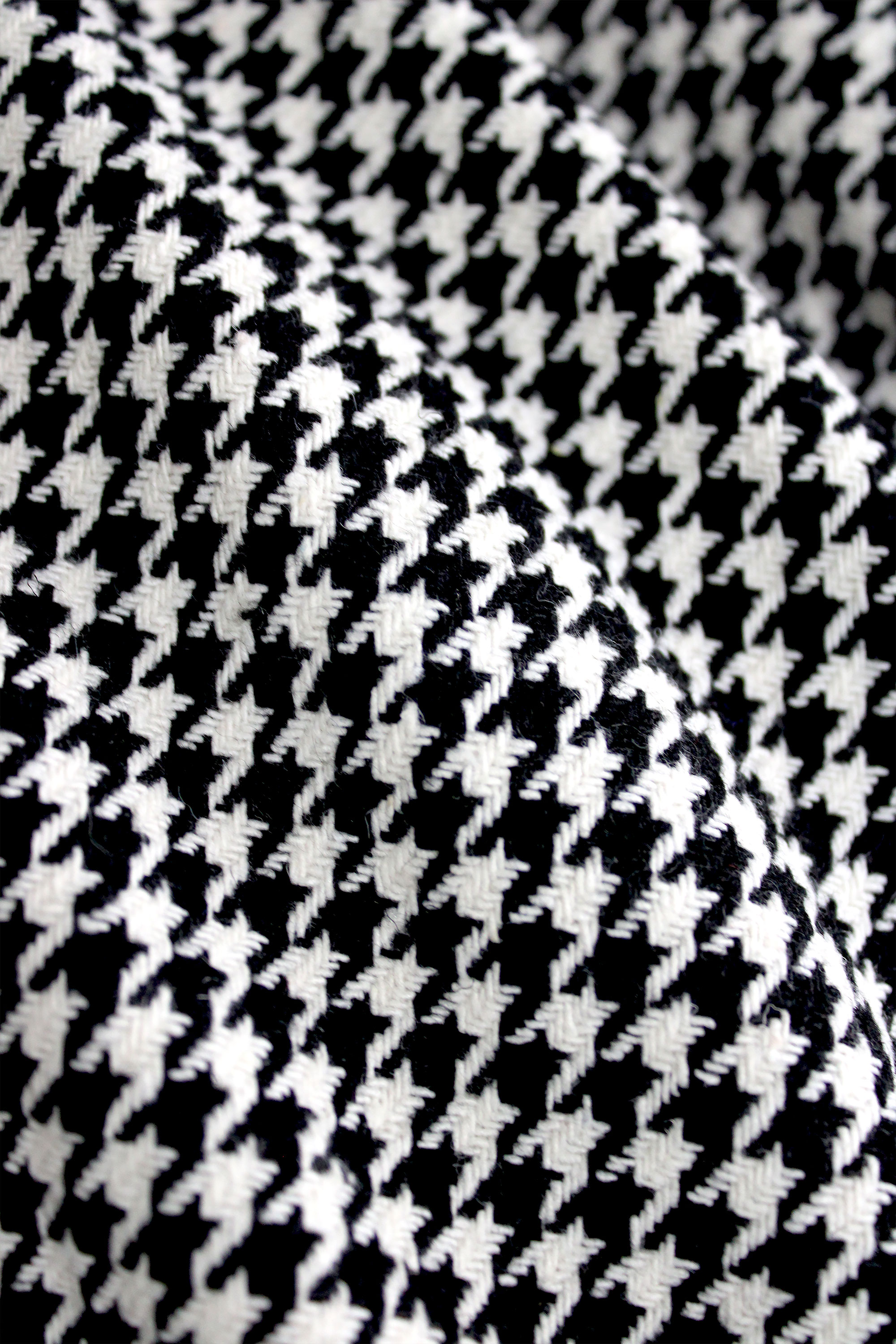 Houndstooth-Fabric-Pattern-from-Gentlemansguru.com