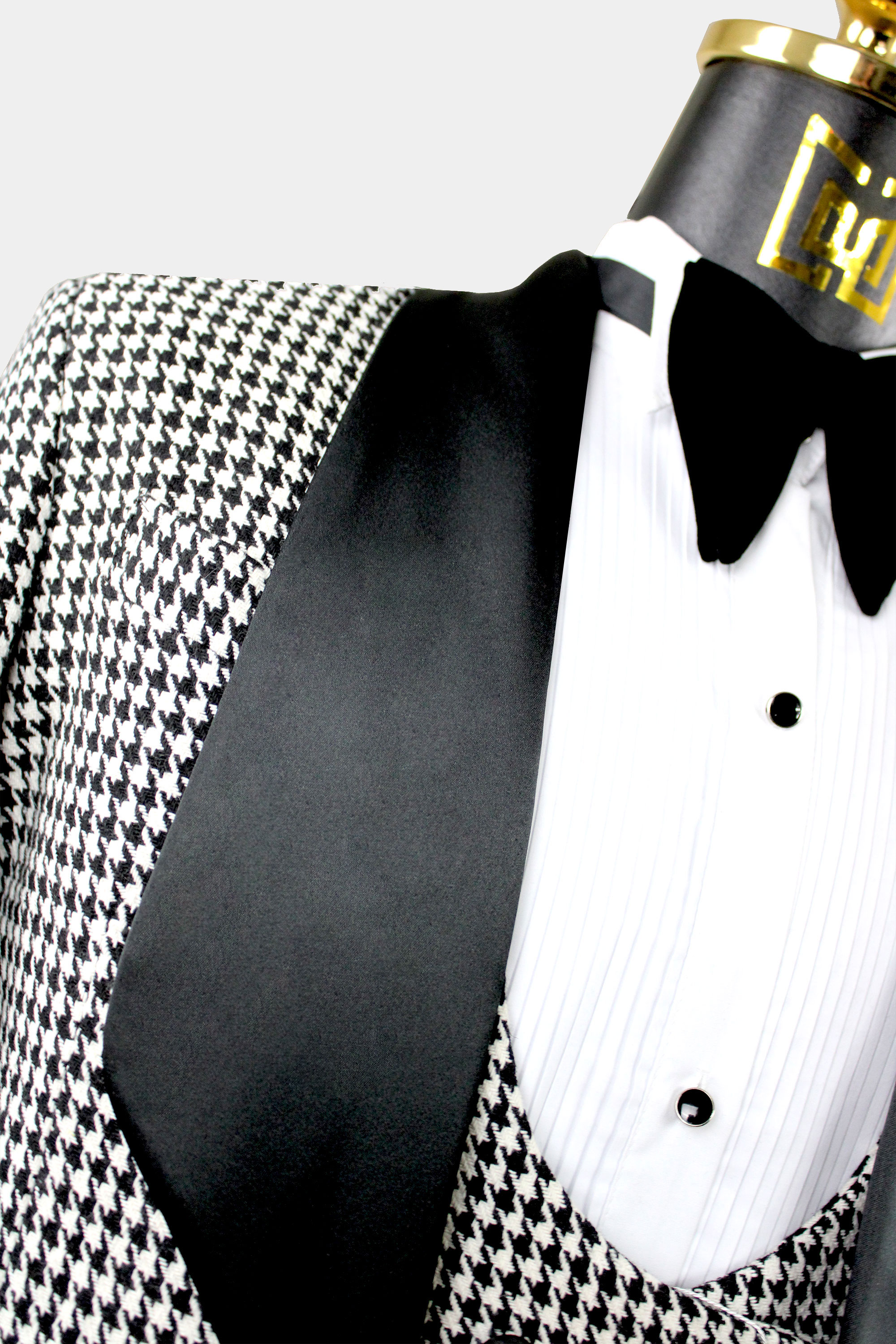 Houndstooth-Outfit-Groom-Wedding-Suit-from-Gentlemansguru.com_