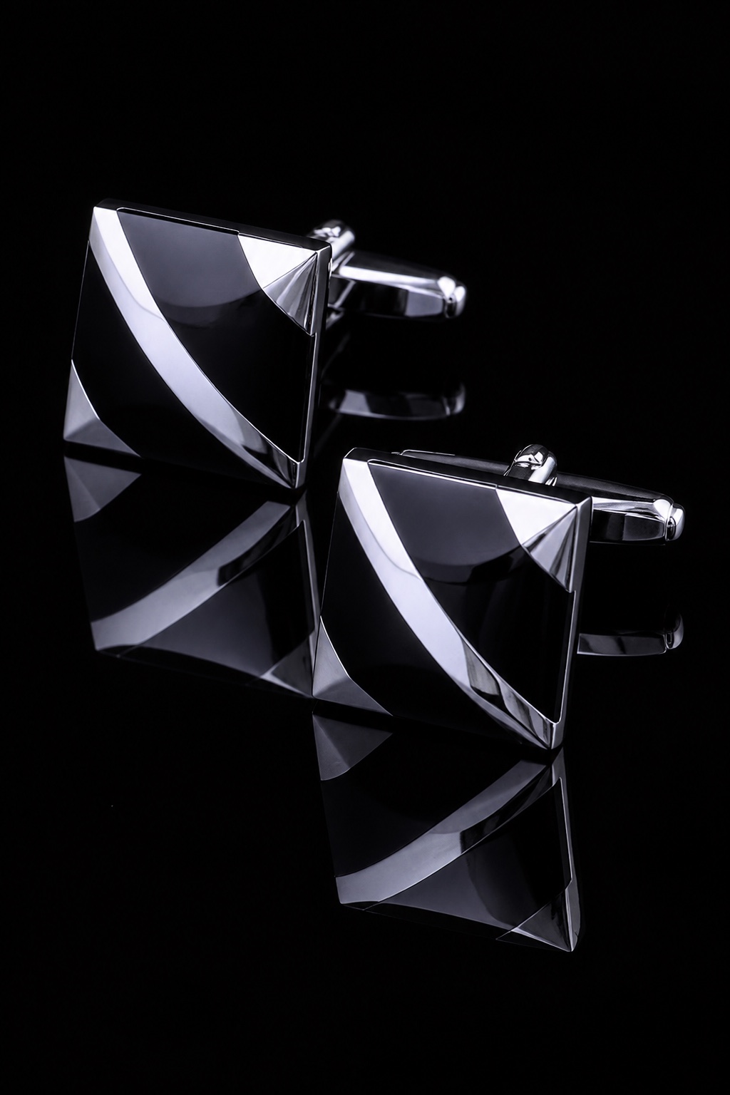 Luxury Black and Silver Cufflinks from Gentlemansguru.com