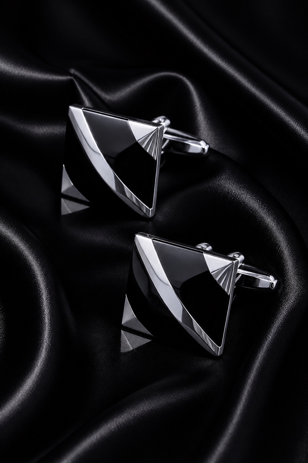 Mens Black and Silver Cufflinks from Gentlemansguru.com