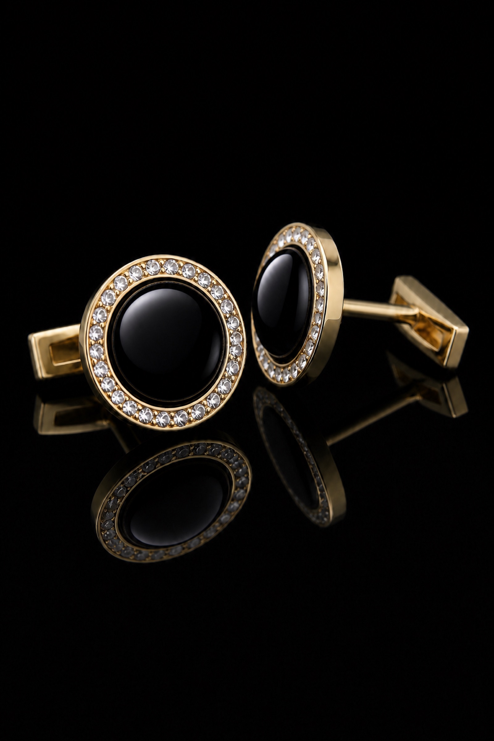 Black Onyx Gold Cufflinks Set from Gentlemansguru.com
