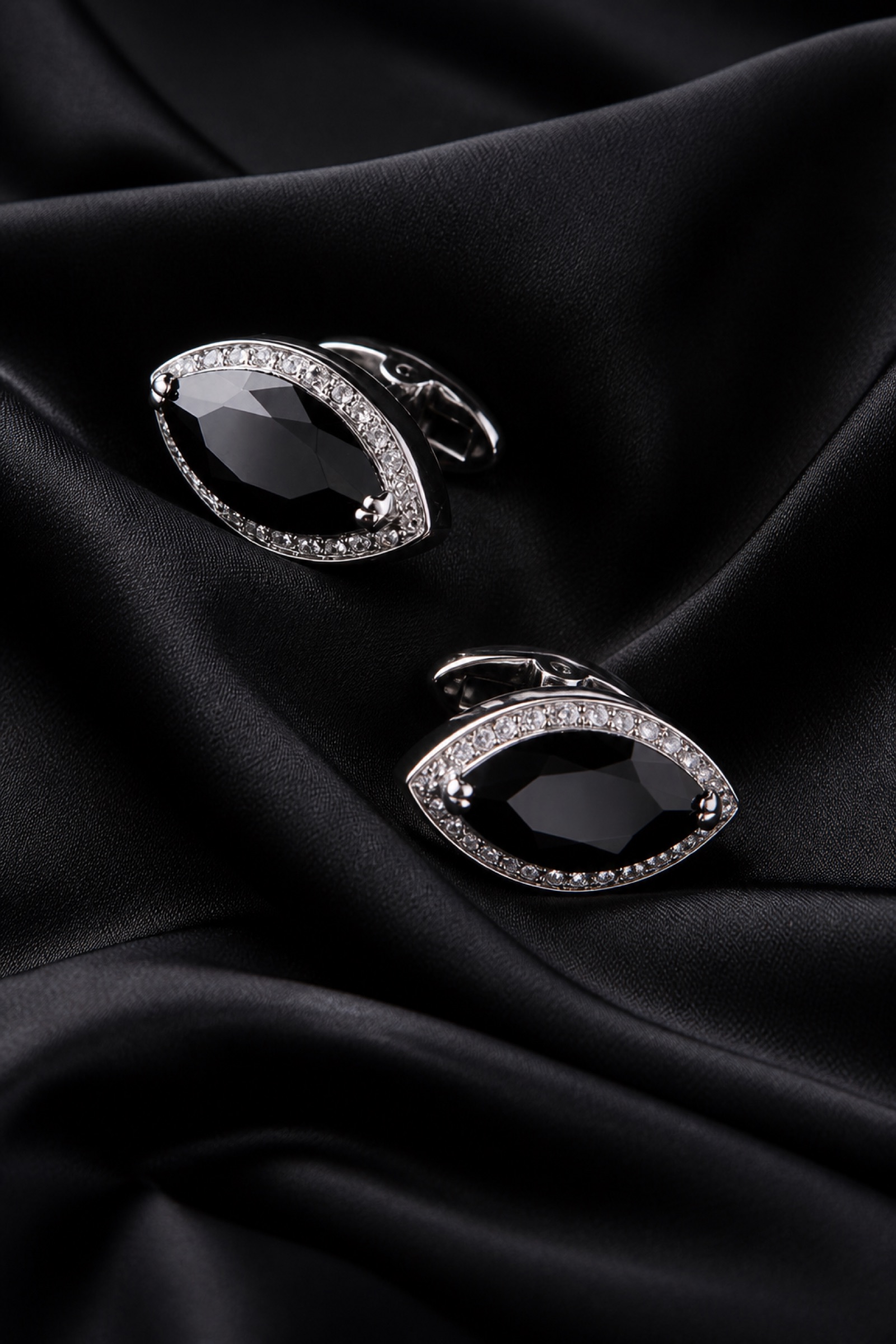 Luxury Black Crystal Cufflinks for Men from Gentlemansguru.com
