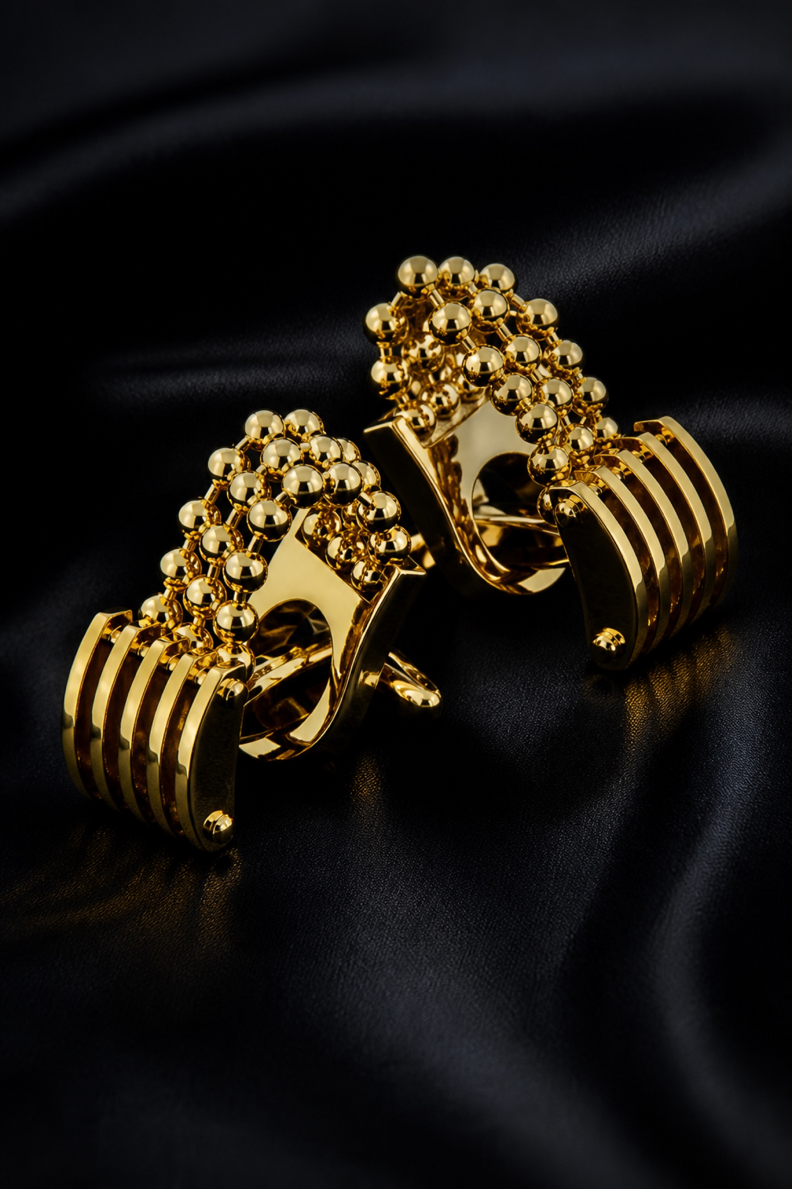 Luxury Gold Cufflink Set from Gentlemansguru.com