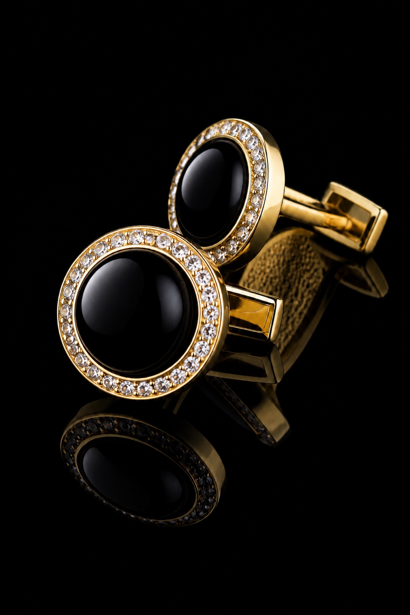 Luxury Gold and Black Onyx Cufflinks from Gentlemansguru.com