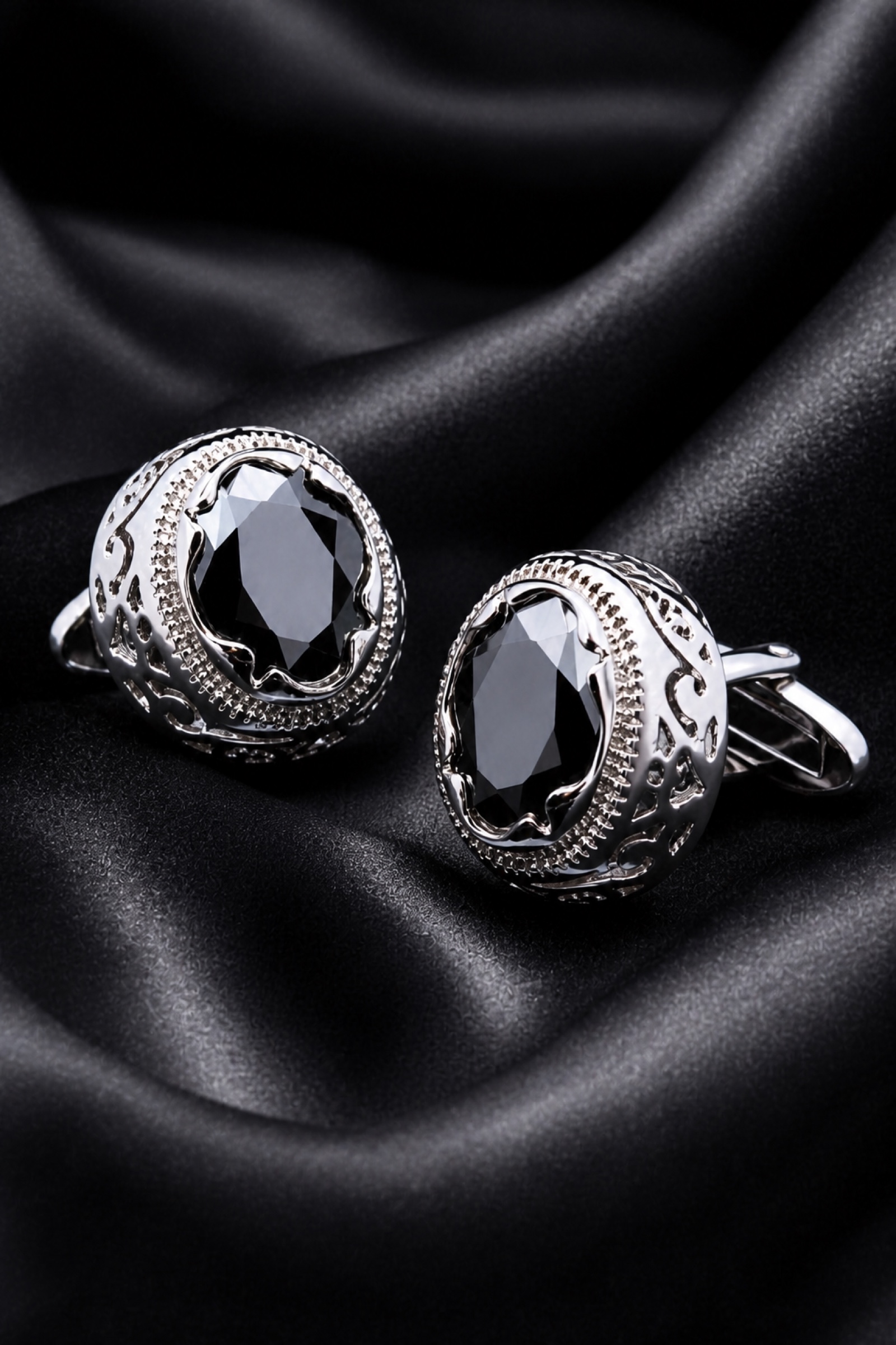 Luxury Vintage Black Cufflinks from Gentlemansguru.com