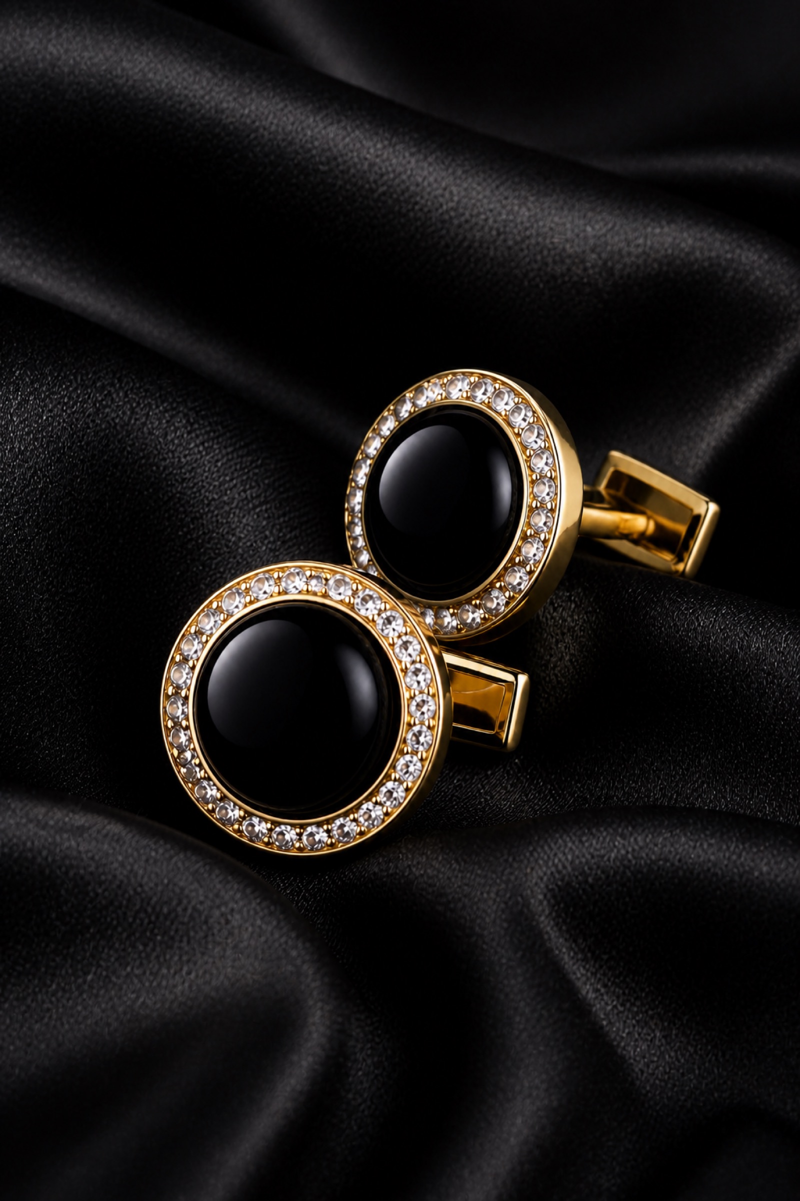 Men's Black Onyx Gold Cufflinks from Gentlemansguru.com