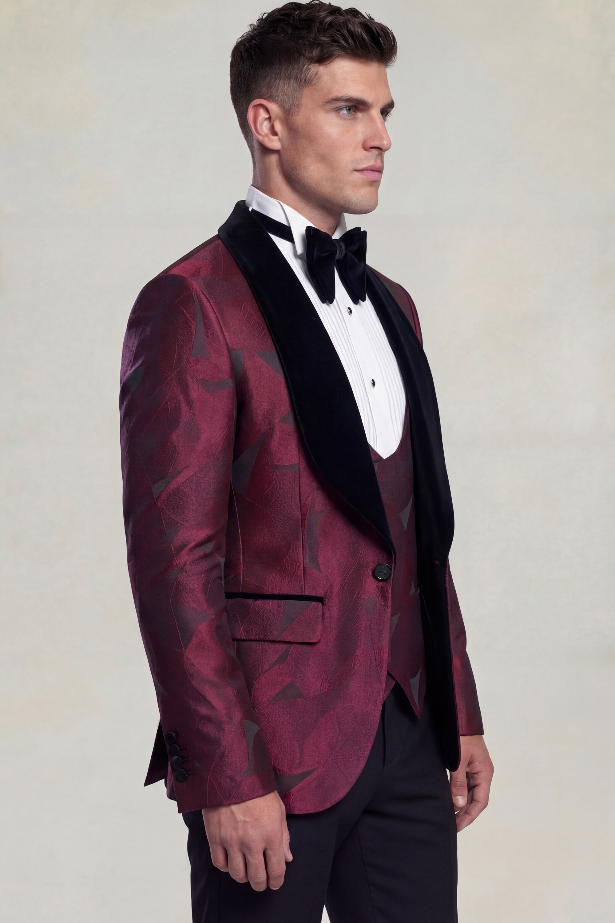 Mens-Burgundy-Luxury-Tuxedo-Red-Carpet-Outfit-For-Men-from-Gentlemansguru.com