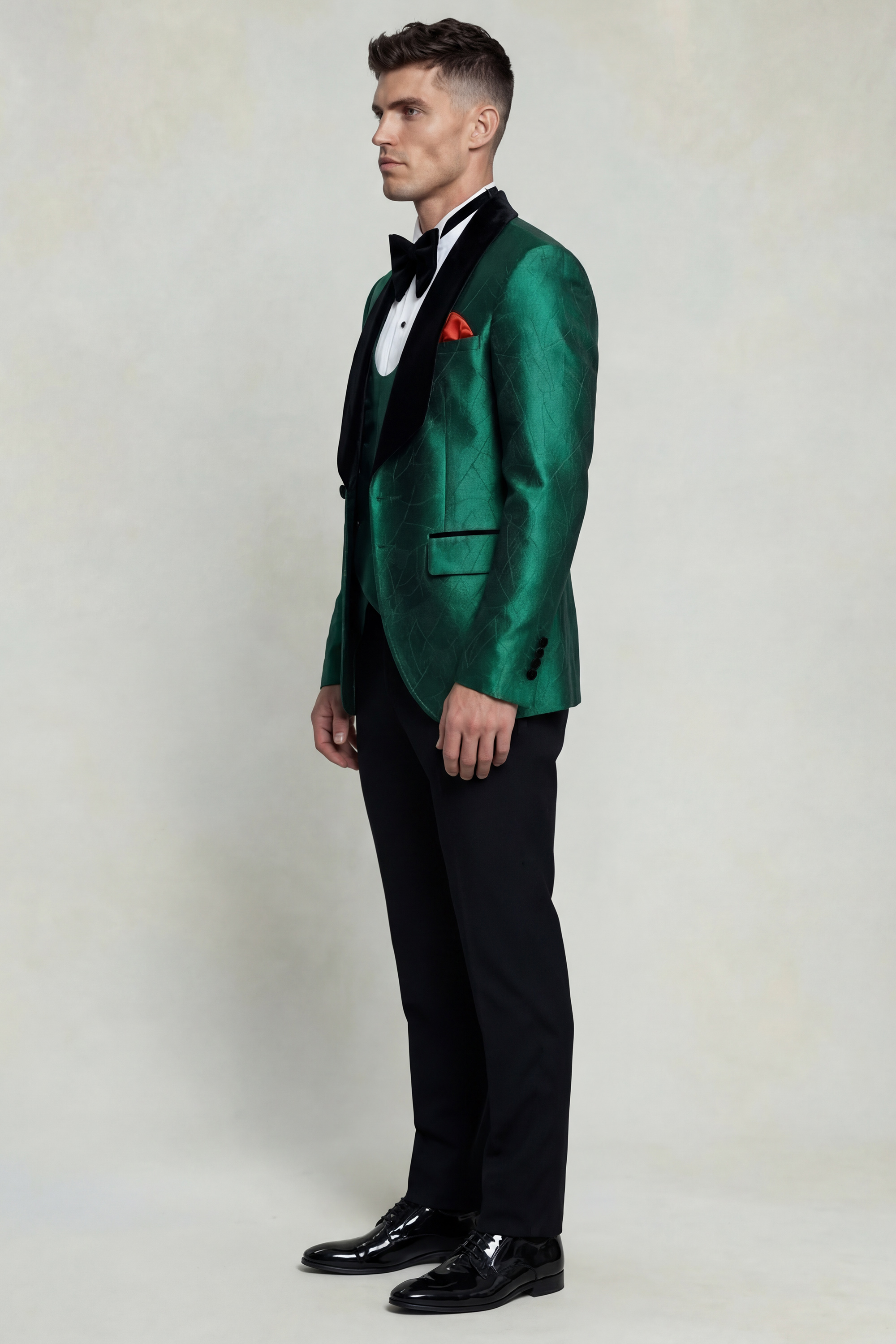 Mens-Emerald-Green-Tuxedo-Suit-Groom-Wedding-Outfit-from-Gentlemansguru.com