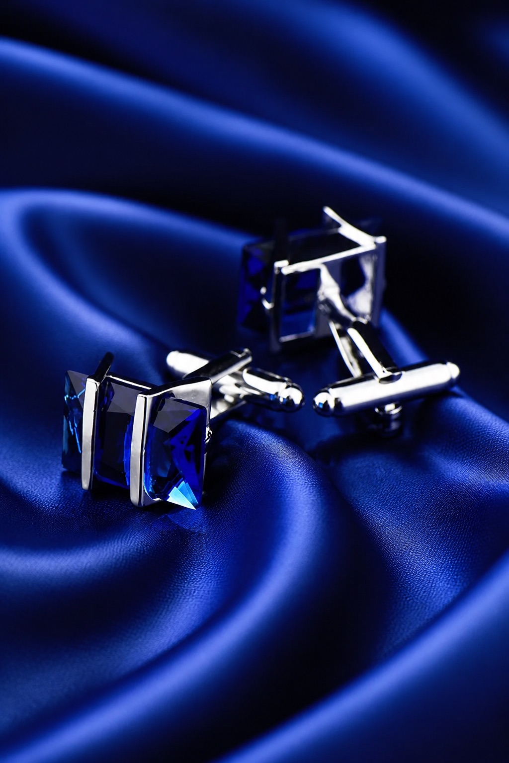 Mens Blue Sapphire Cufflinks Set from Gentlemansguru.com