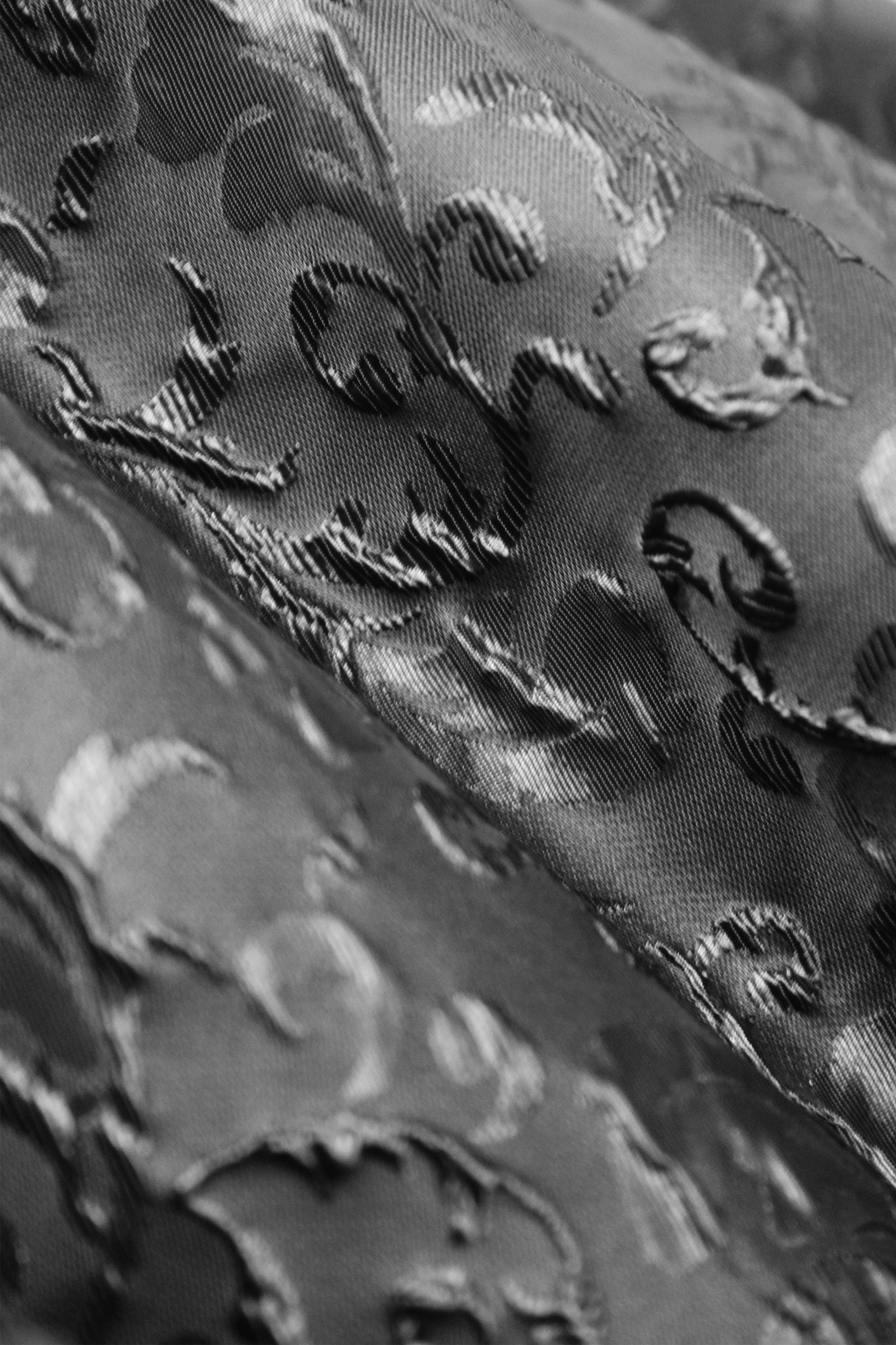 Black-Paisley-Fabric-Pattern-from-Gentlemansguru.com