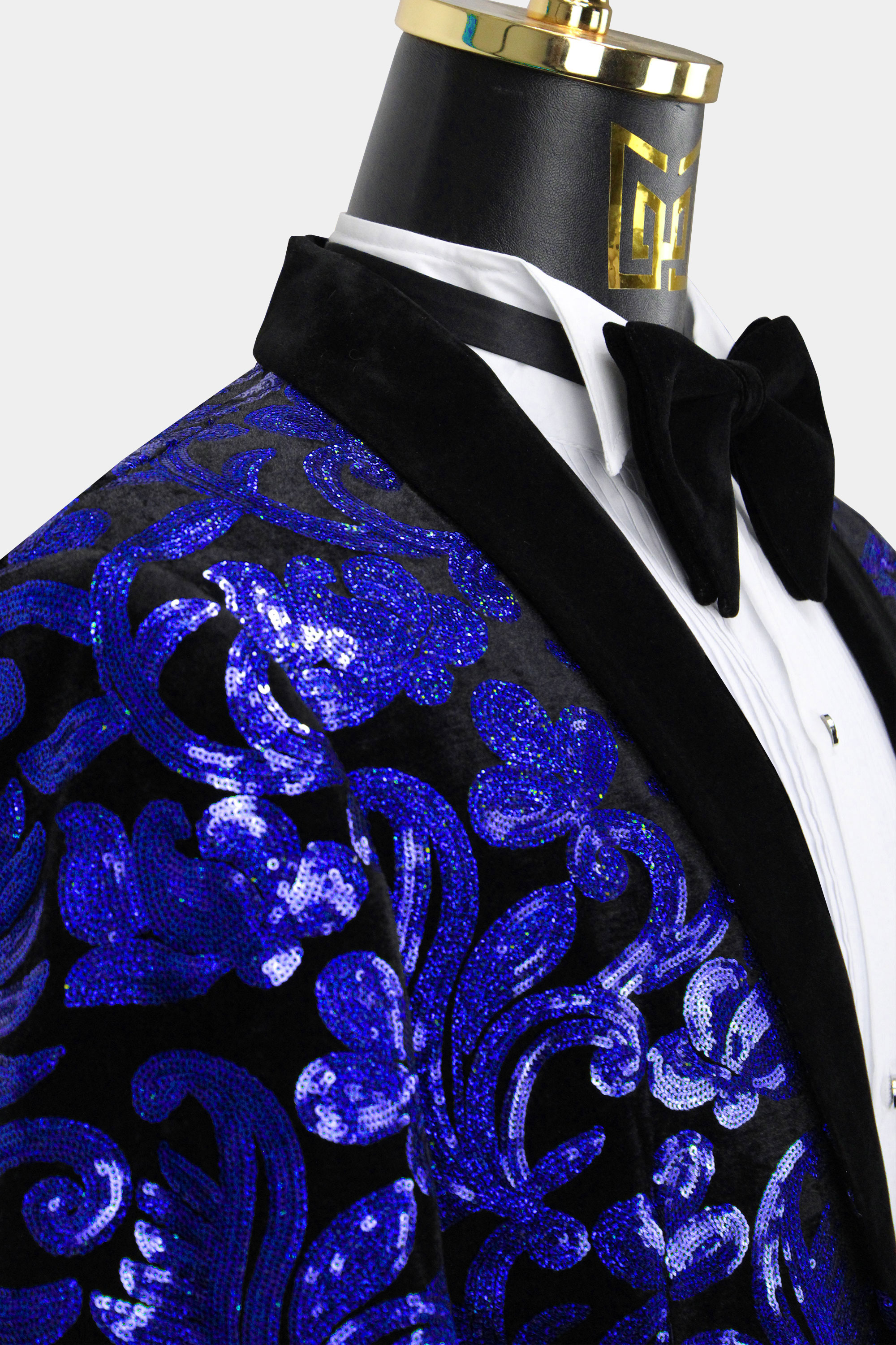Royal-Blue-and-Black-Velvet-Tuxedo-Jacket-from-Gentlemansguru.com