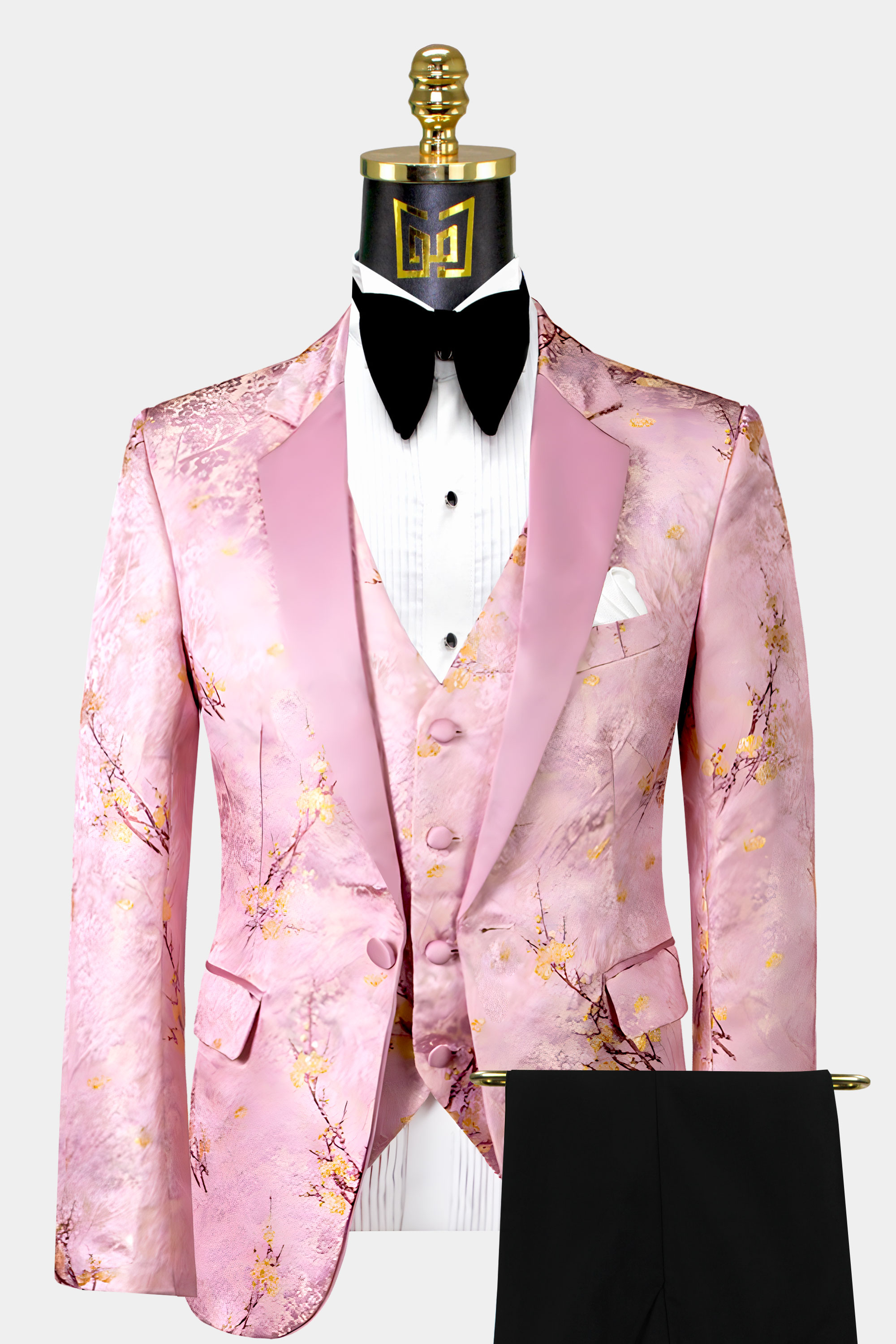 Mens-Blush-Pink-Tuxedo-Groom-Wedding-Suit-from-Gentlemansguru.com