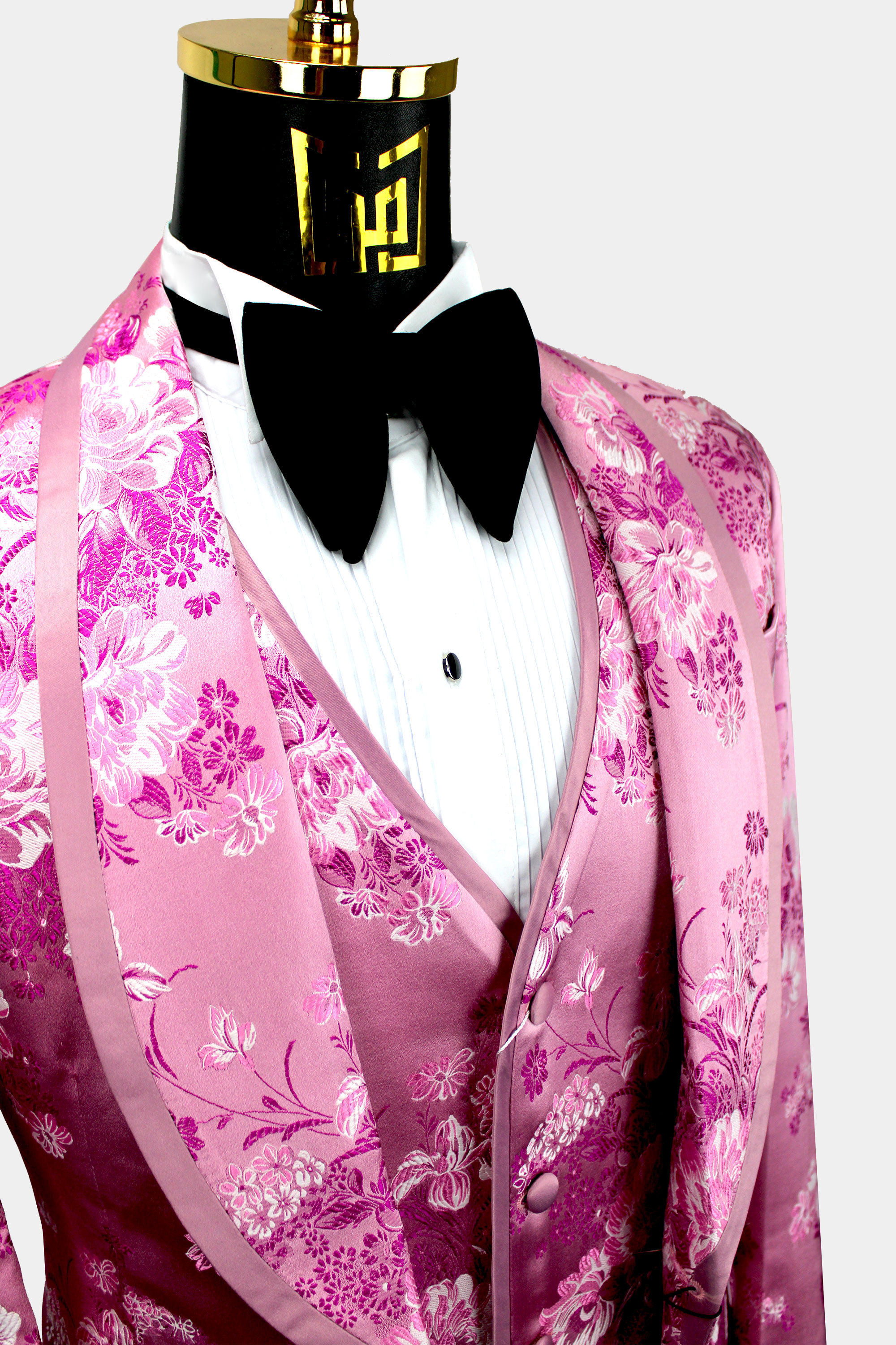 Rose-Pink-Wedding-Suit-from-Gentlemansguru.com