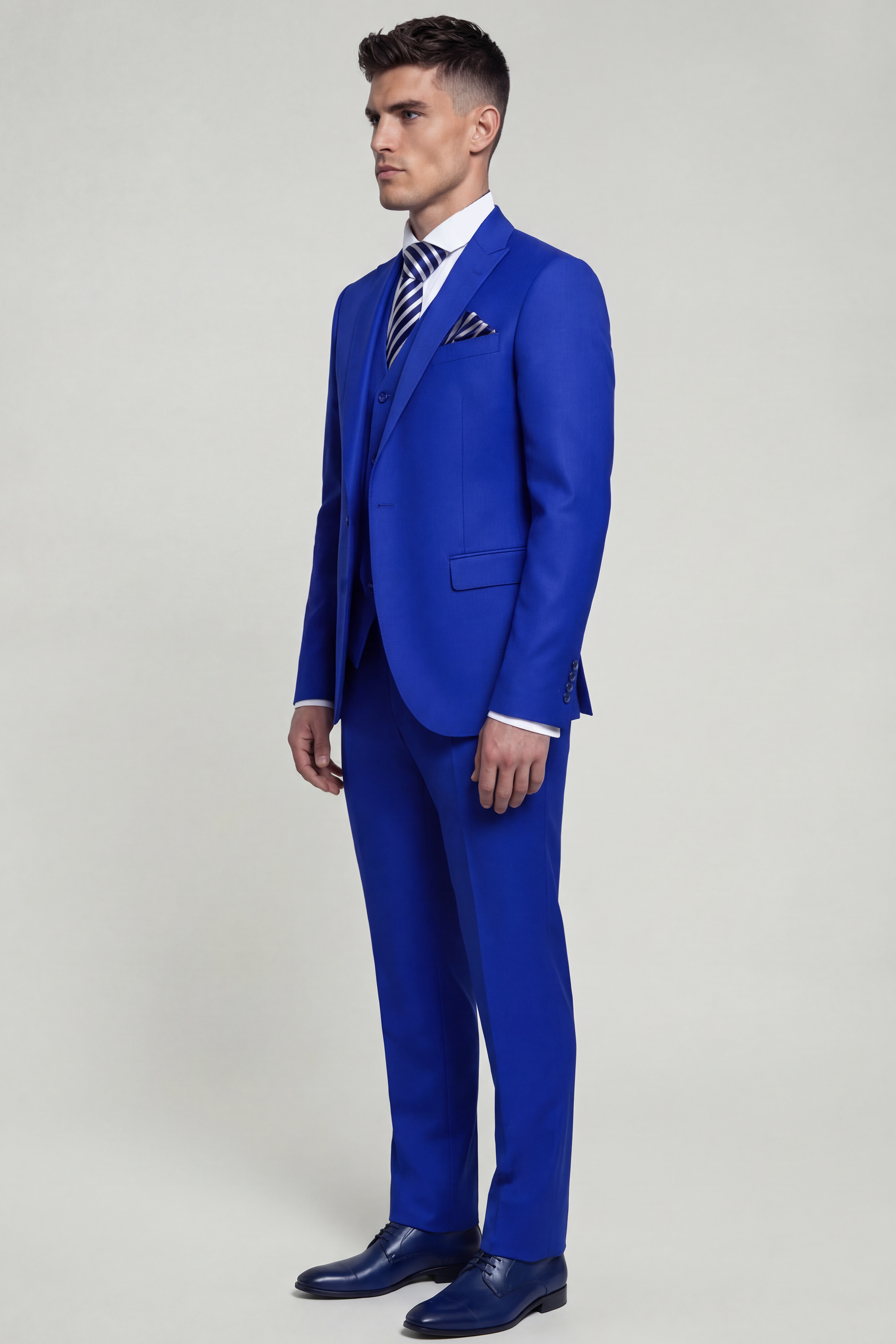 Mens-3-Piece-Blue-Wedding-Groomsmen-Suit-from-Gentlemansguru.com
