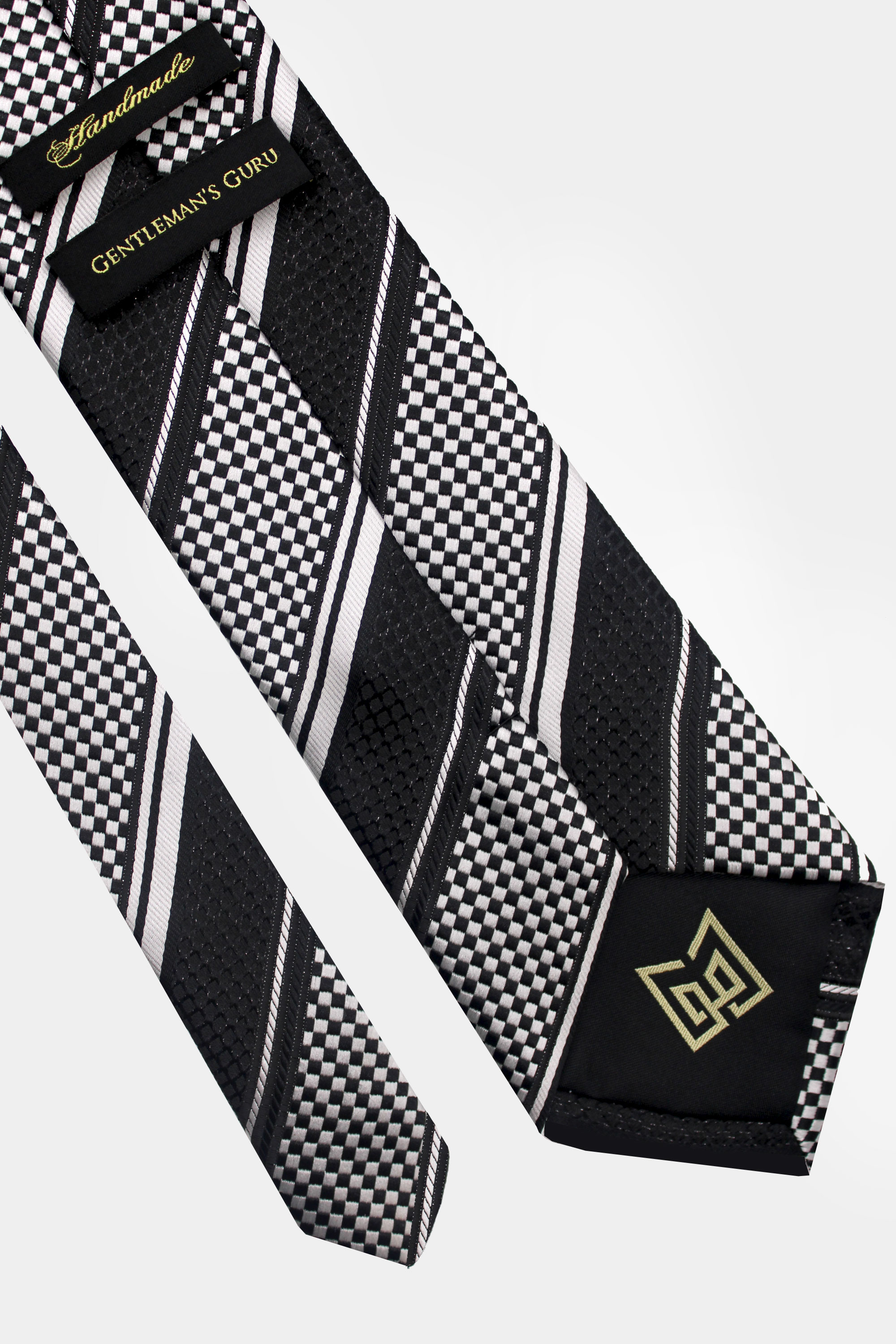Black-and-White-Striped-Tie-from-Gentlemansguru.com
