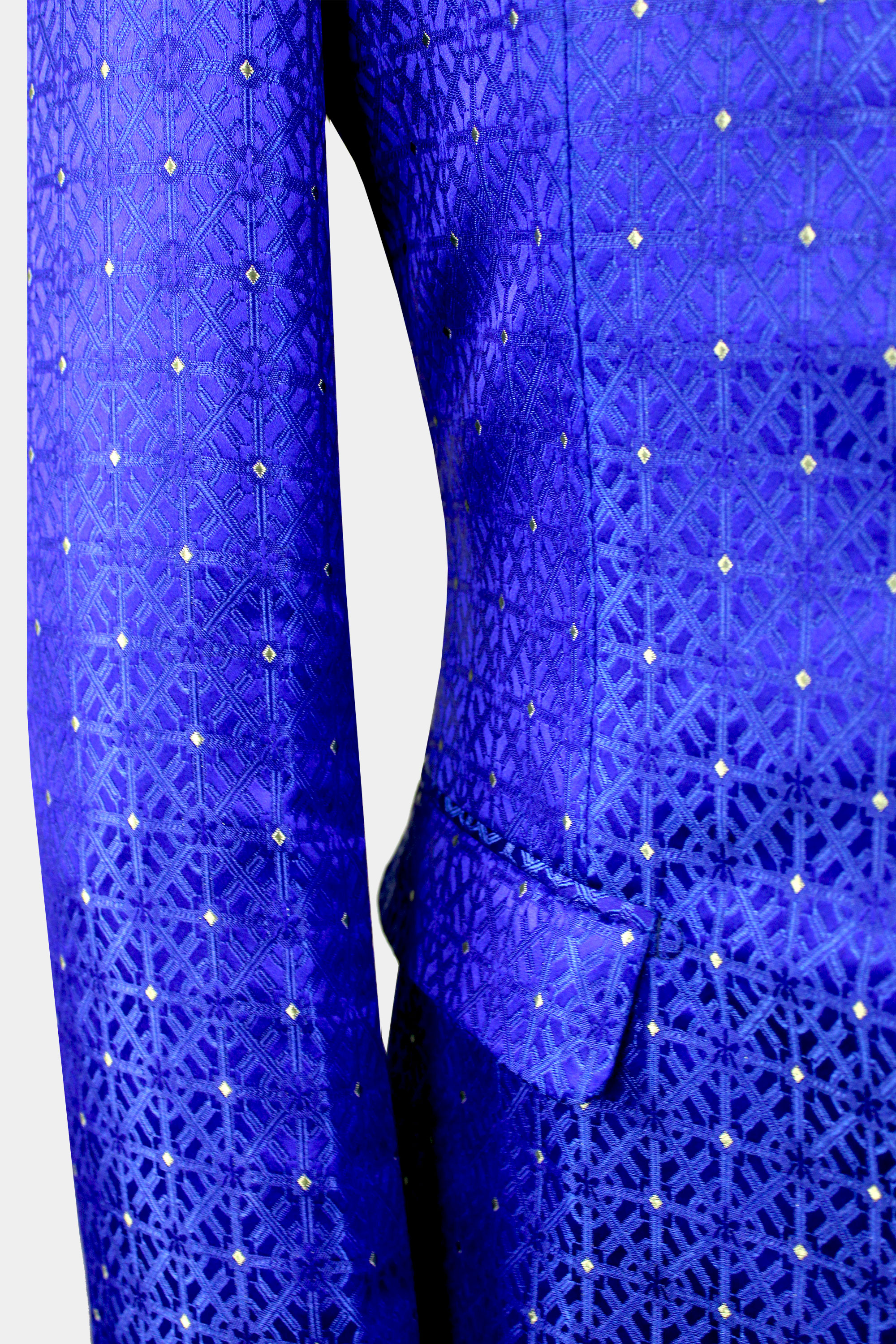 Bright-Blue-Suit-for-Men-from-Gentlemansguru.com
