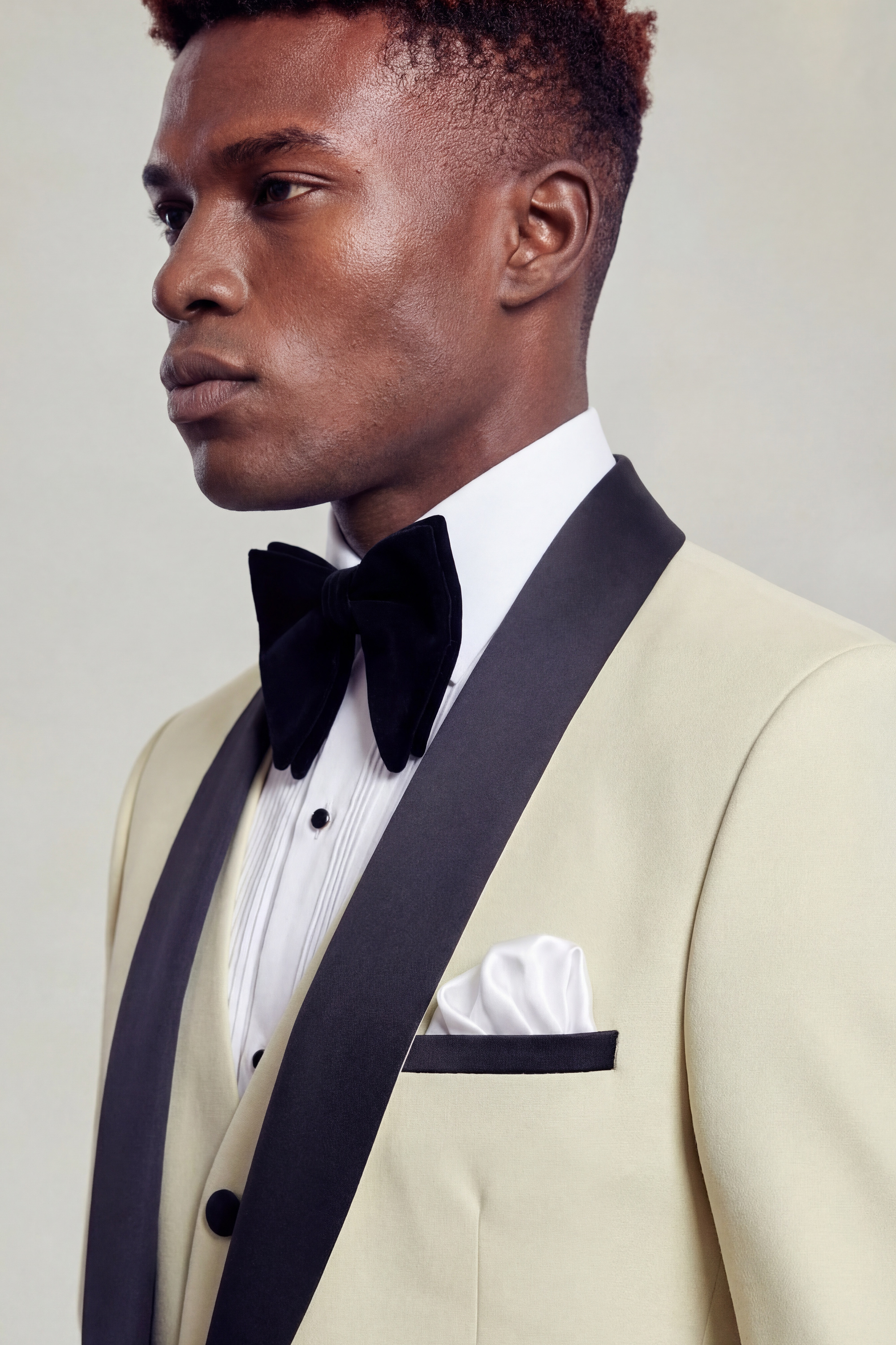 Mens-Champagne-Groom-Wedding-PArty-Tux-from-Gentlemansguru.com