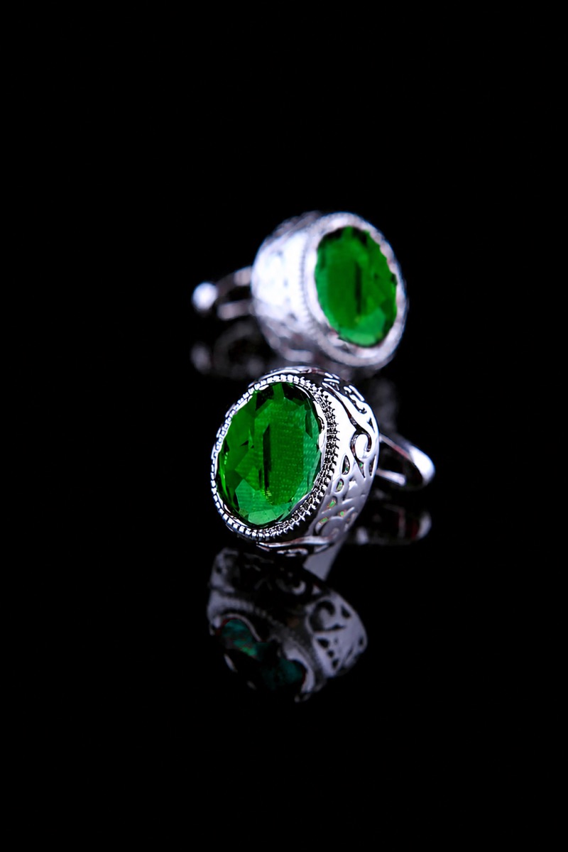Mens-Emerald-Green-Cufflinks-from-Gentlemansguru.com