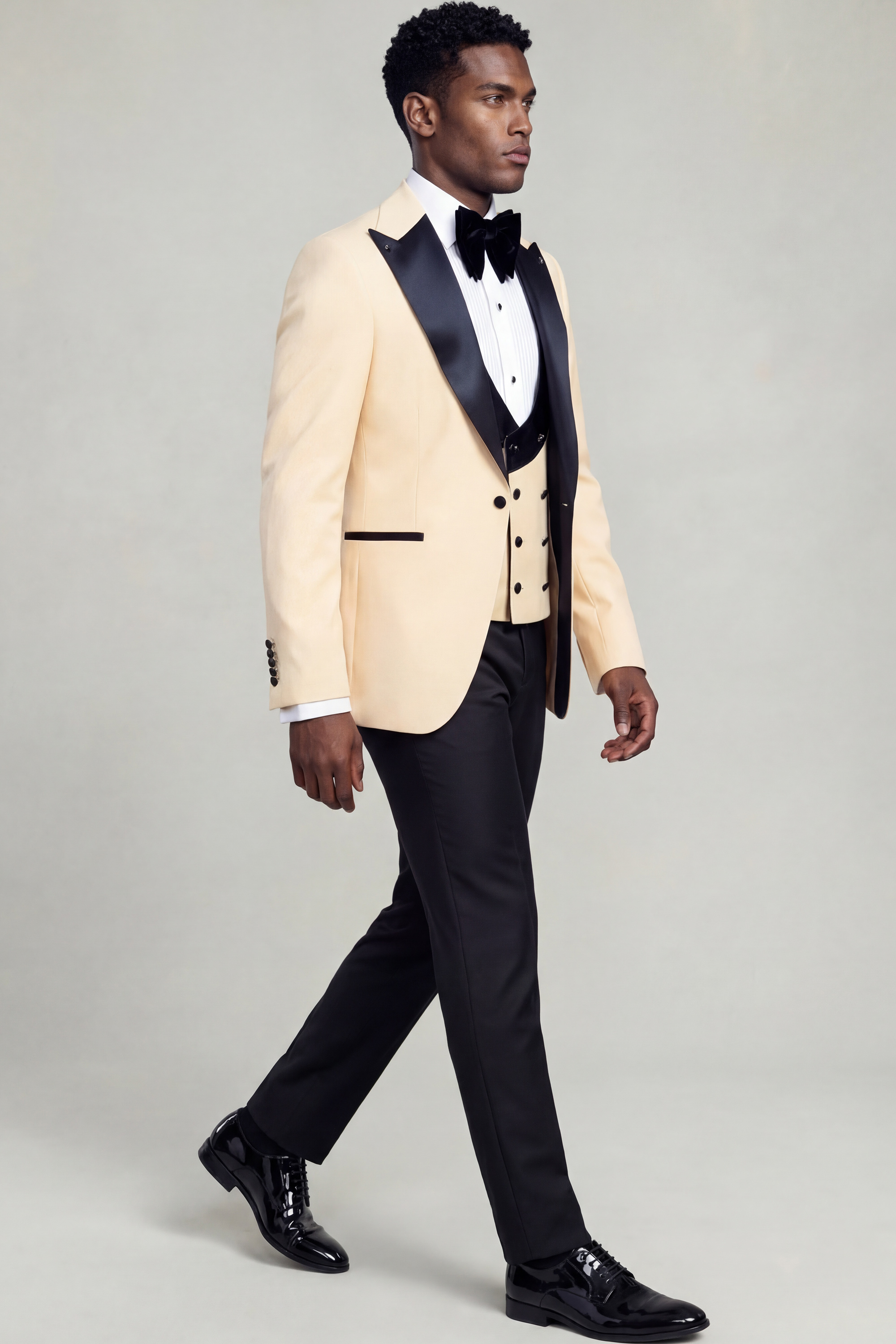 3-Piece-Champagne-Tuxedo-Groom-Wedding-Suit-Bespoke-Groomsmen-outfit-from-Gentlemansguru.Com