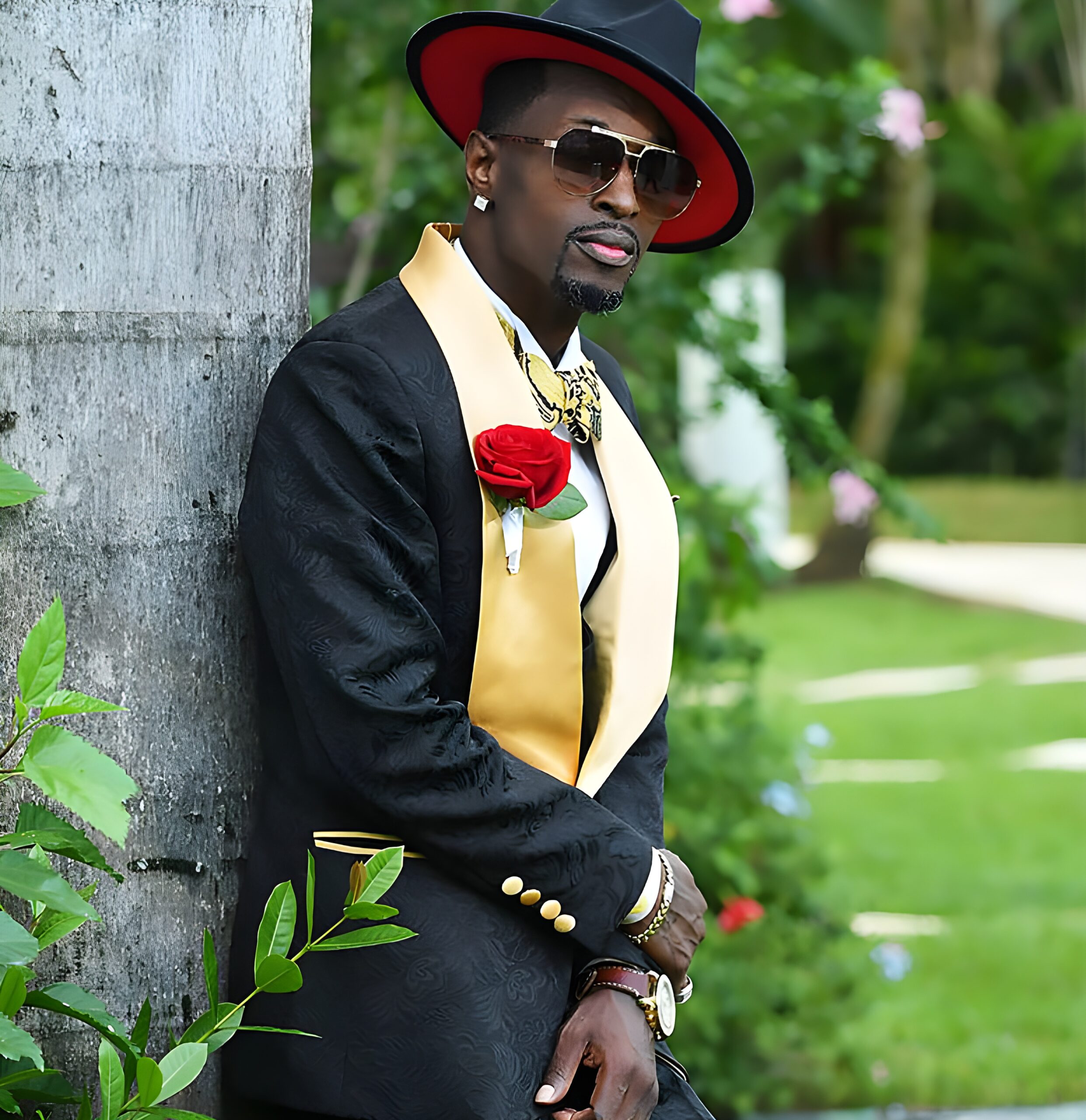 Mens-Gold-Wedding-Suits-Grooms-Tuxedo-from-Gentlemansguru.com