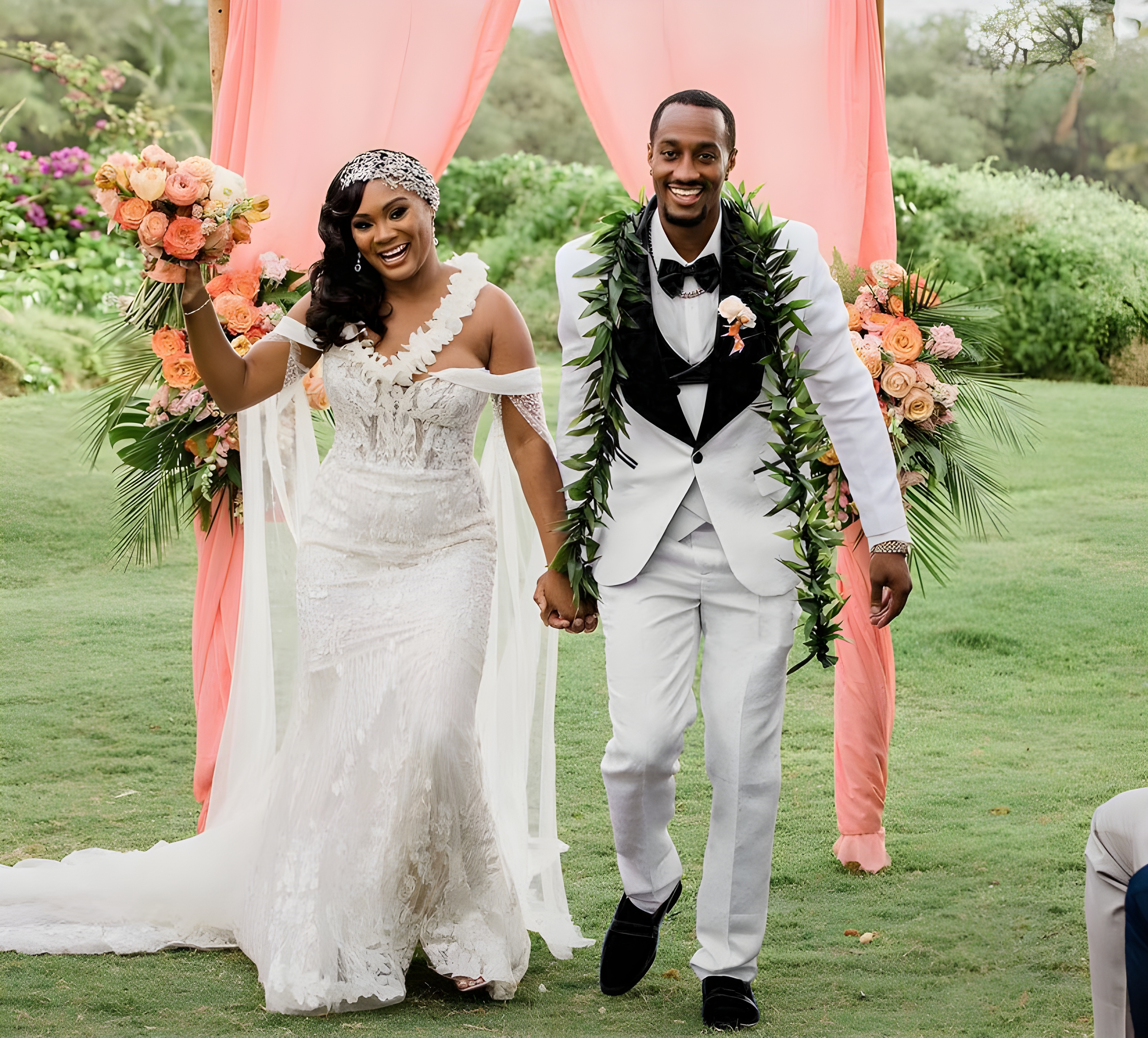 Mens-White-Wedding-suits-Grooms-Tuxedo-from-Gentlemansguru.com