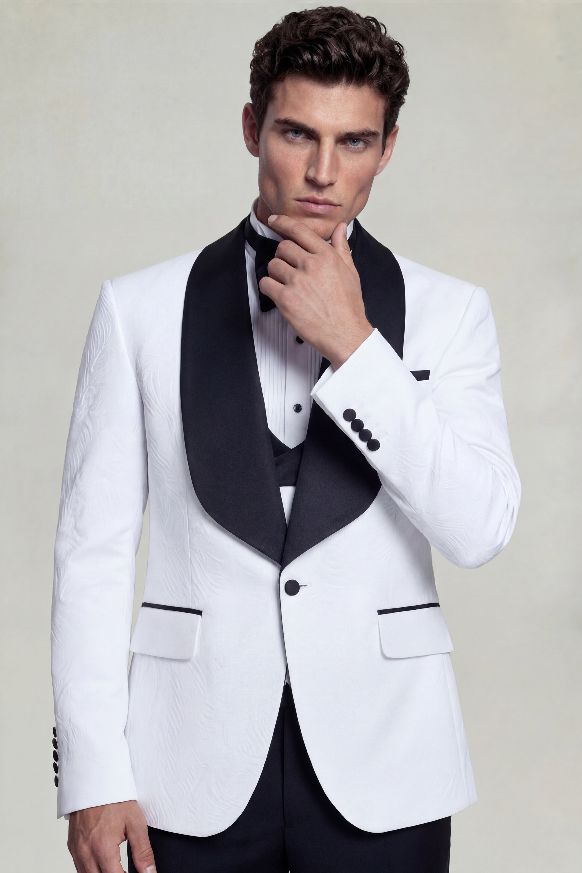 Mens-White-and-Black-Tuxedo-Groom-Wedding-Prom-Suit-from-Gentlemansguru.com