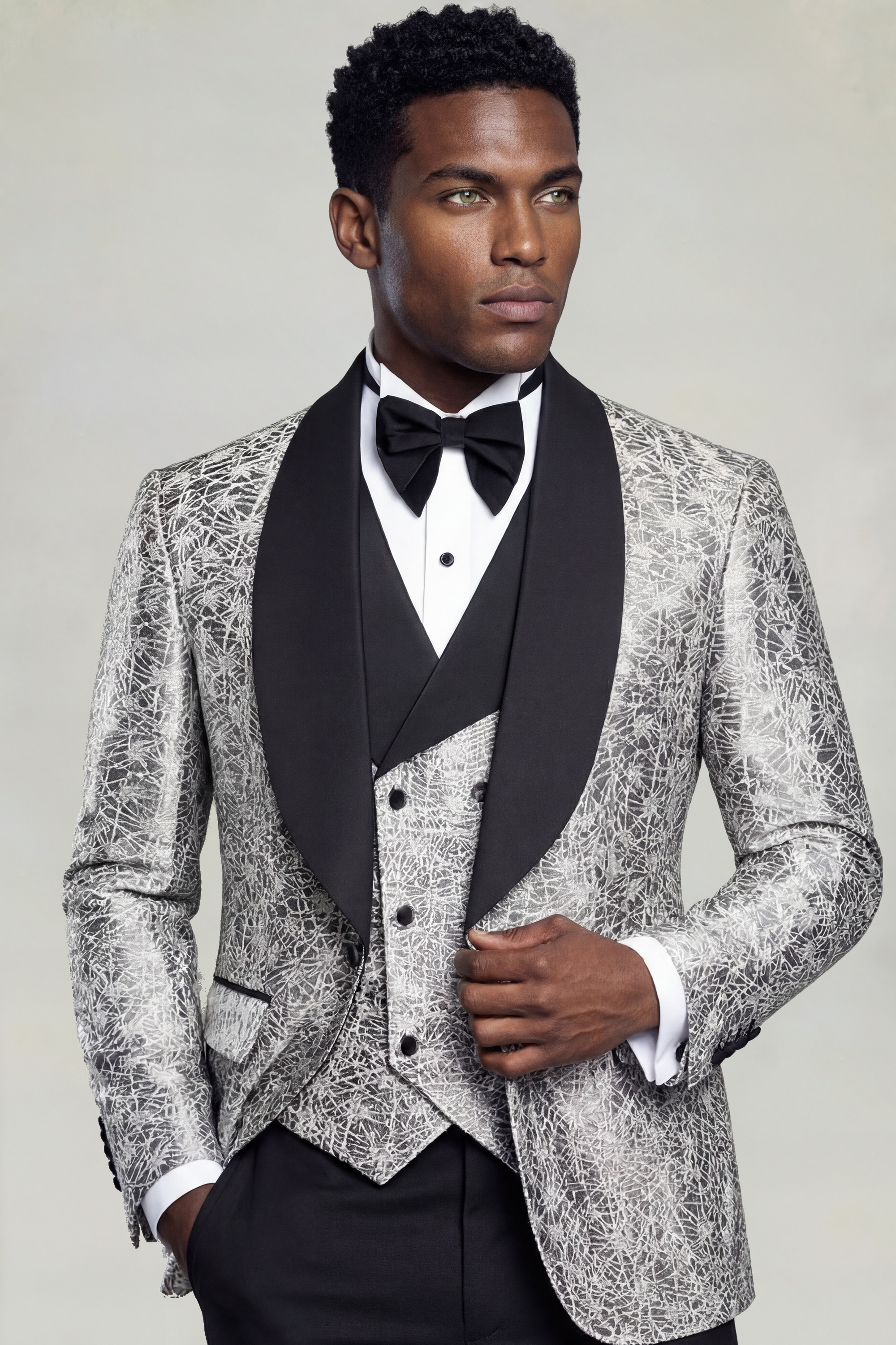Mens-Silver-Tuxeod-Suit-Groom-Wedding-Prom-Suit-from-Gentlemansguru.com
