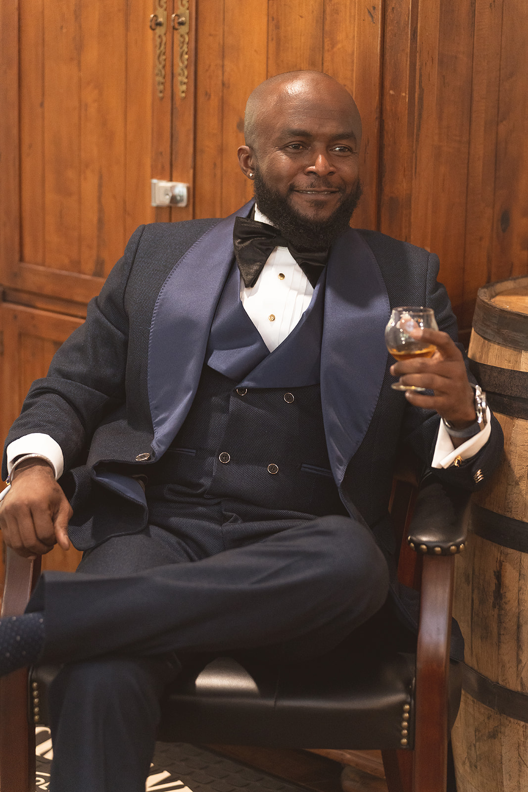 Midnight-Blue-Groom-Wedding-Tuxedo-Suit-from-Gentlemansguru.com