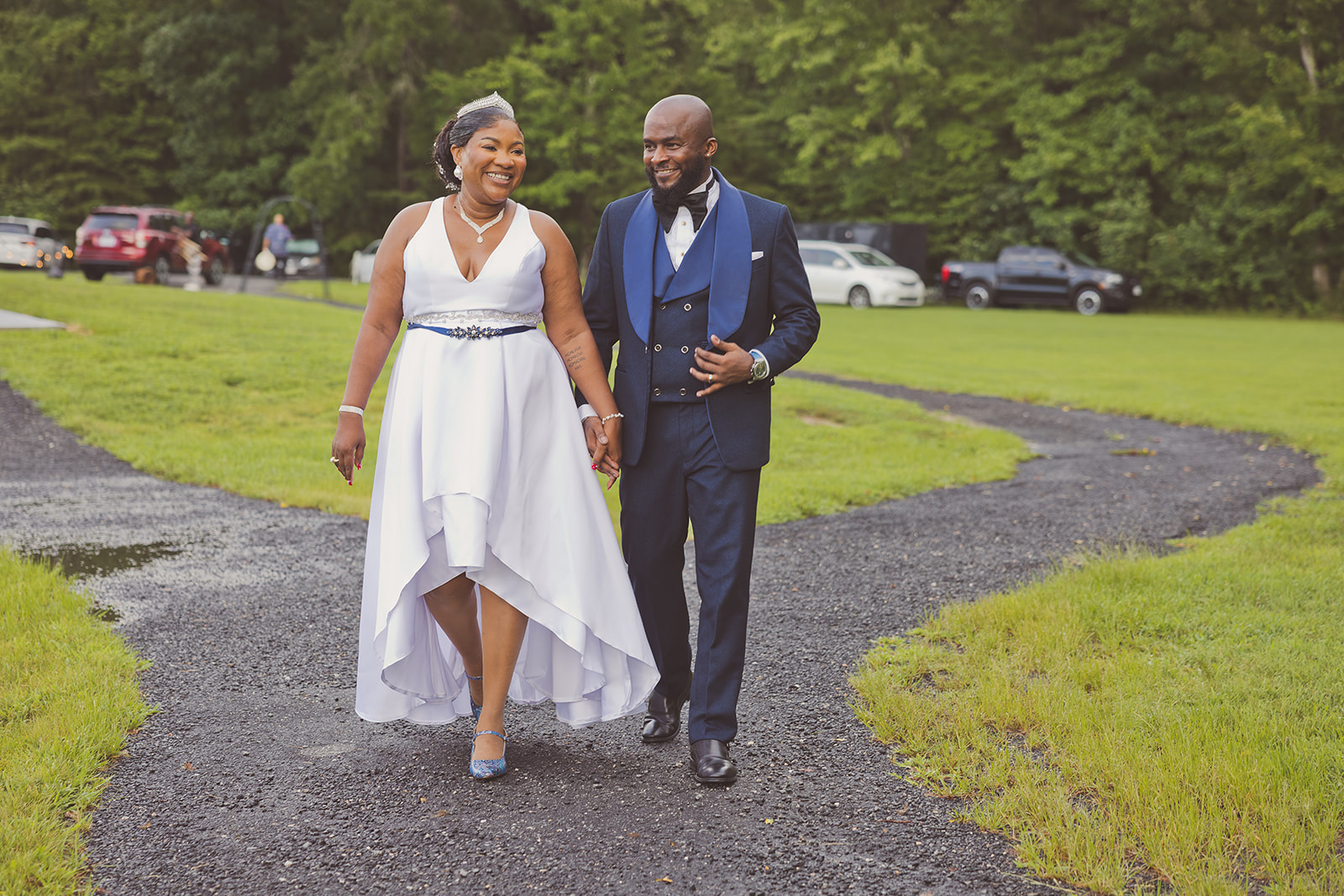 Midnight-Blue-Groom-Wedding-Tuxedo-Suit-from-Gentlemansguru.com